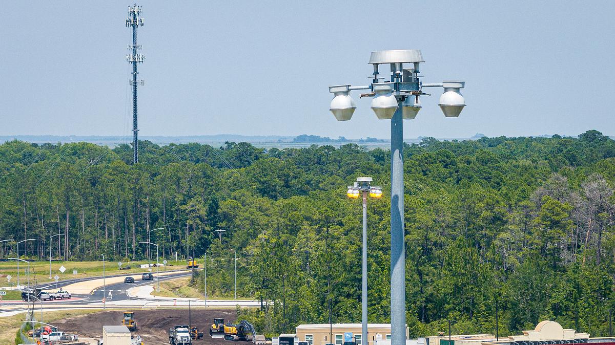 Lights over Buc-ee's interstate exit dimmer – but not to help baby turtles