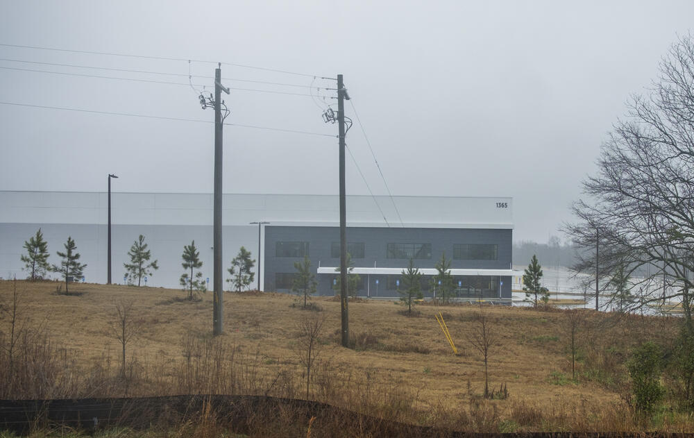 Can small Georgia city handle housing for 10,000 ICE detainees? Expert talks logistics